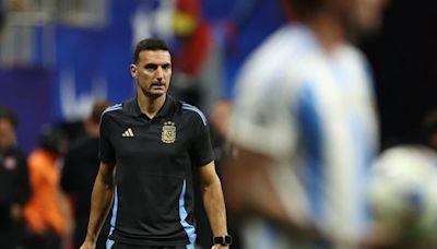 Las críticas de Lionel Scaloni y Dibu Martínez al estado del césped en la victoria de Argentina ante Canadá: “La cancha era un desastre”