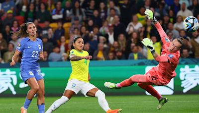 Mônica Bergamo: Uniforme de futebol para medalhas em Paris gera tensão e temor de que CBF quebre contrato