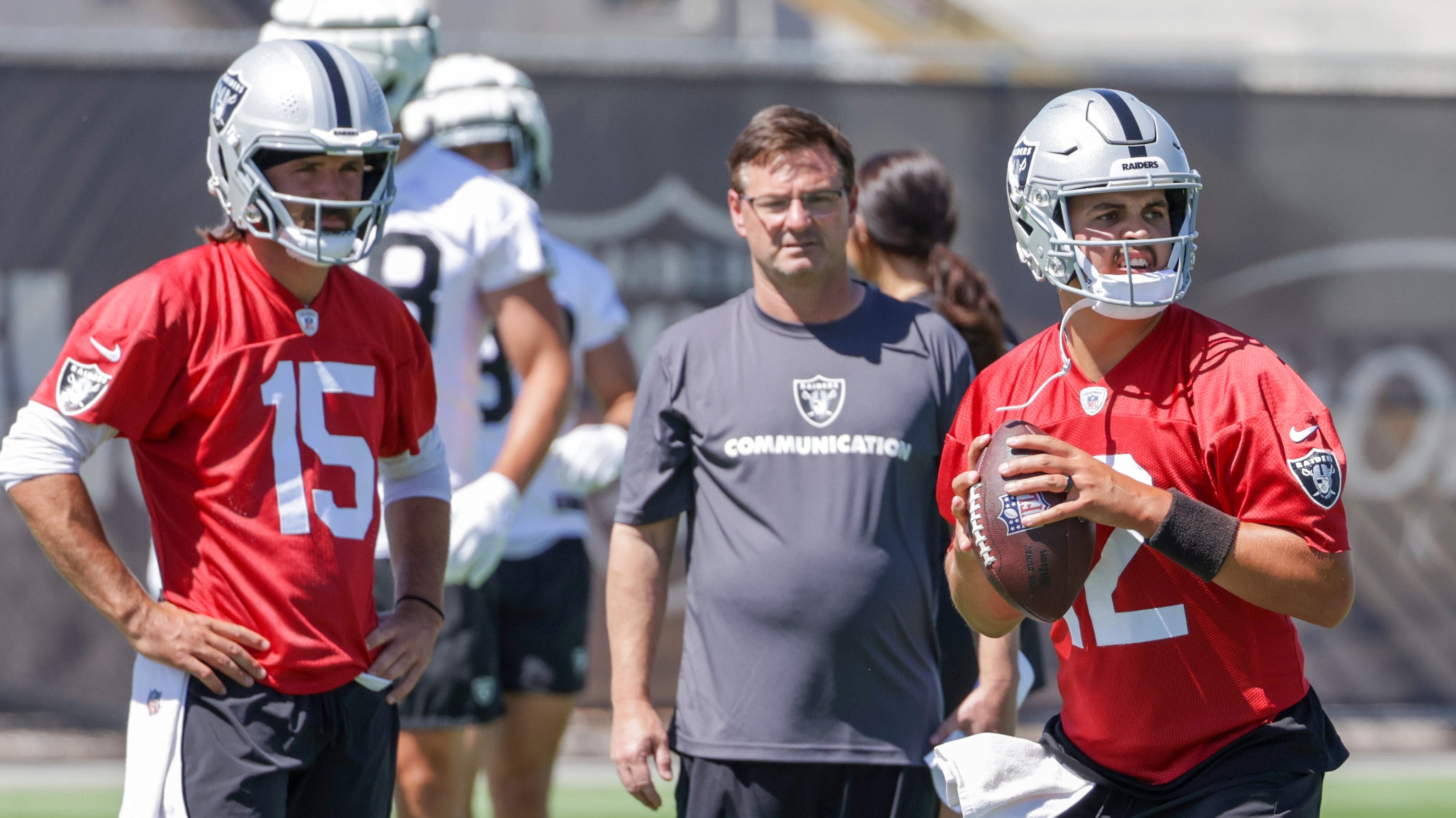 Raiders' QB competition looks like ugly dilemma with no good answer