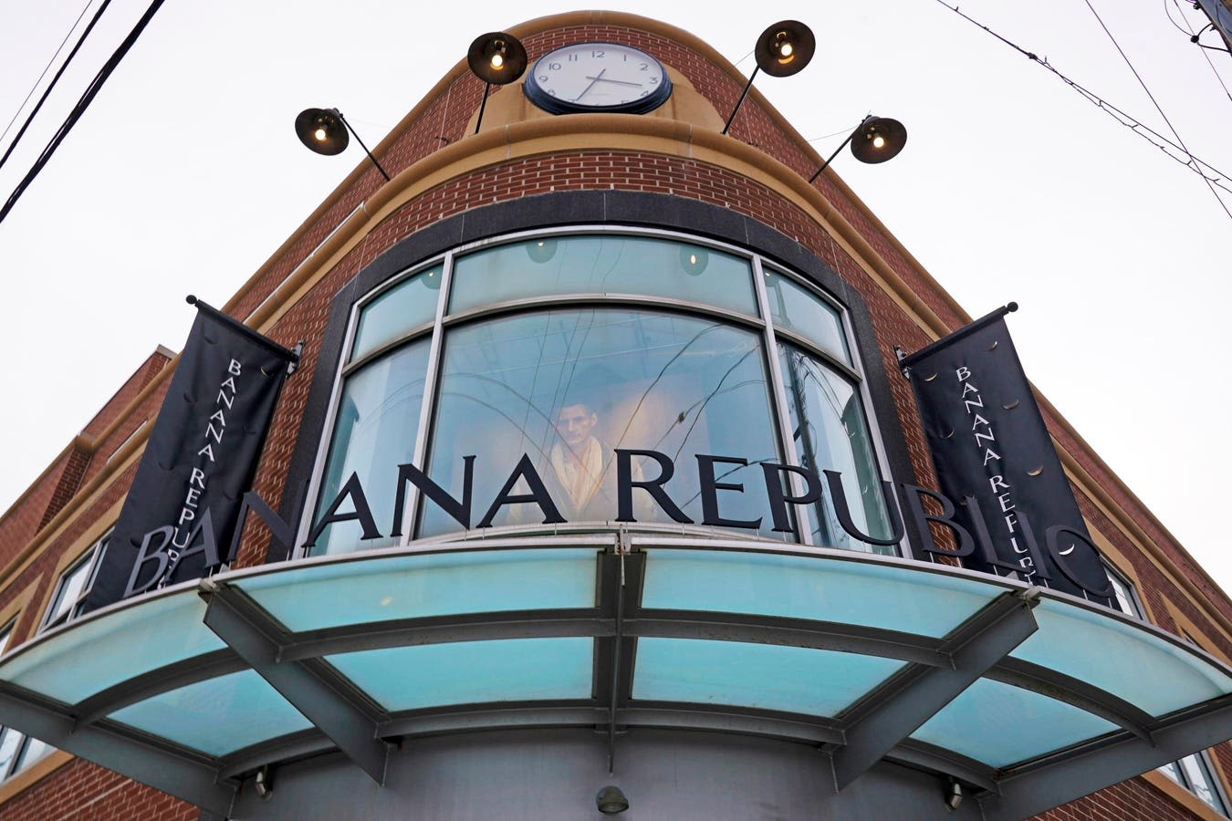 Banana Republic CEO Departs, Signaling A Return To Fashion ‘Fundamentals’ After Misstep Into Home