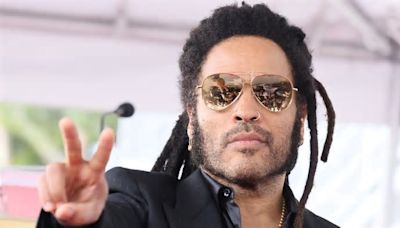 El impactante vídeo de Lenny Kravitz haciendo ejercicio con pantalones de cuero y botas