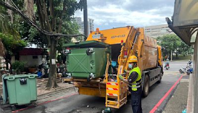 桃園環保局冒風雨清1500噸垃圾 局長陳世偉籲小心登革熱