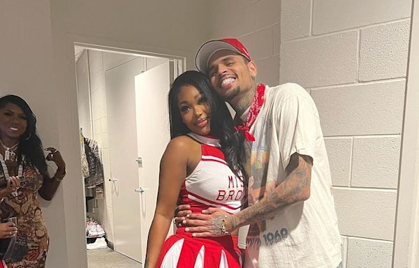 Summer Walker Visits Chris Brown's Tour to Get Her Meet & Greet Pics