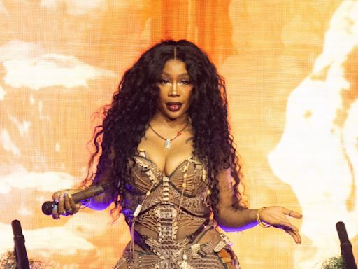 SZA praises people with 'the bravery to be alive in public' after Glastonbury
