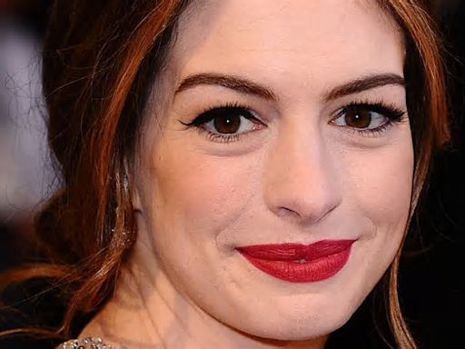 Anne Hathaway: «Per un provino ho dovuto baciare dieci ragazzi»