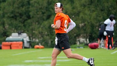 Look: Mobile, healthy Joe Burrow surprises fans at practice