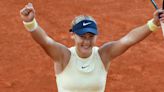 Batacazo en Roland Garros: Mirra Andreeva, de 17 años, eliminó a Sabalenka, N° 2 del mundo, y avanzó a semifinales