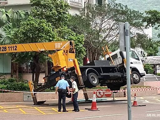 工業意外｜海怡半島吊臂車翻側 清潔工10米高墮地