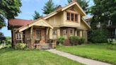 On the market: 3-bedroom Rockford home built in 1917 has a wet bar