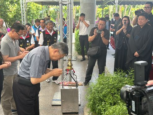 傅崐萁母喪！鄭銘謙、柯文哲赴花蓮致哀 民眾黨籲加強花東海空運 - 寶島