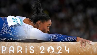 Simone Biles cayó estrepitosamente en la final de barra en París 2024 - El Diario NY