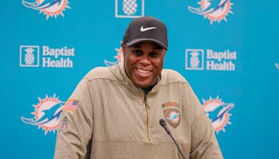 Omar Kelly: Dolphins GM Chris Grier must decide between drafting now or more picks later | Opinion