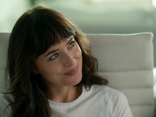 Dakota Johnson aporta su autenticidad ganadora a la dulce comedia 'Am I OK?'