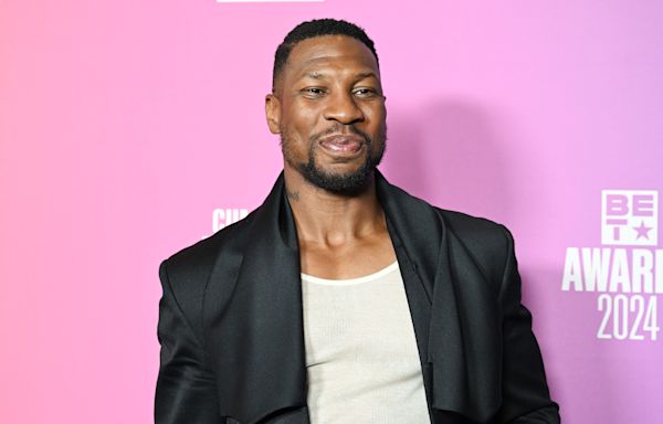 Jonathan Majors Selling $140 Autographs At Famous Monsters Festival