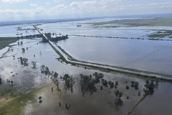 Midwest flooding devastation comes into focus as flood warnings are extended in other areas