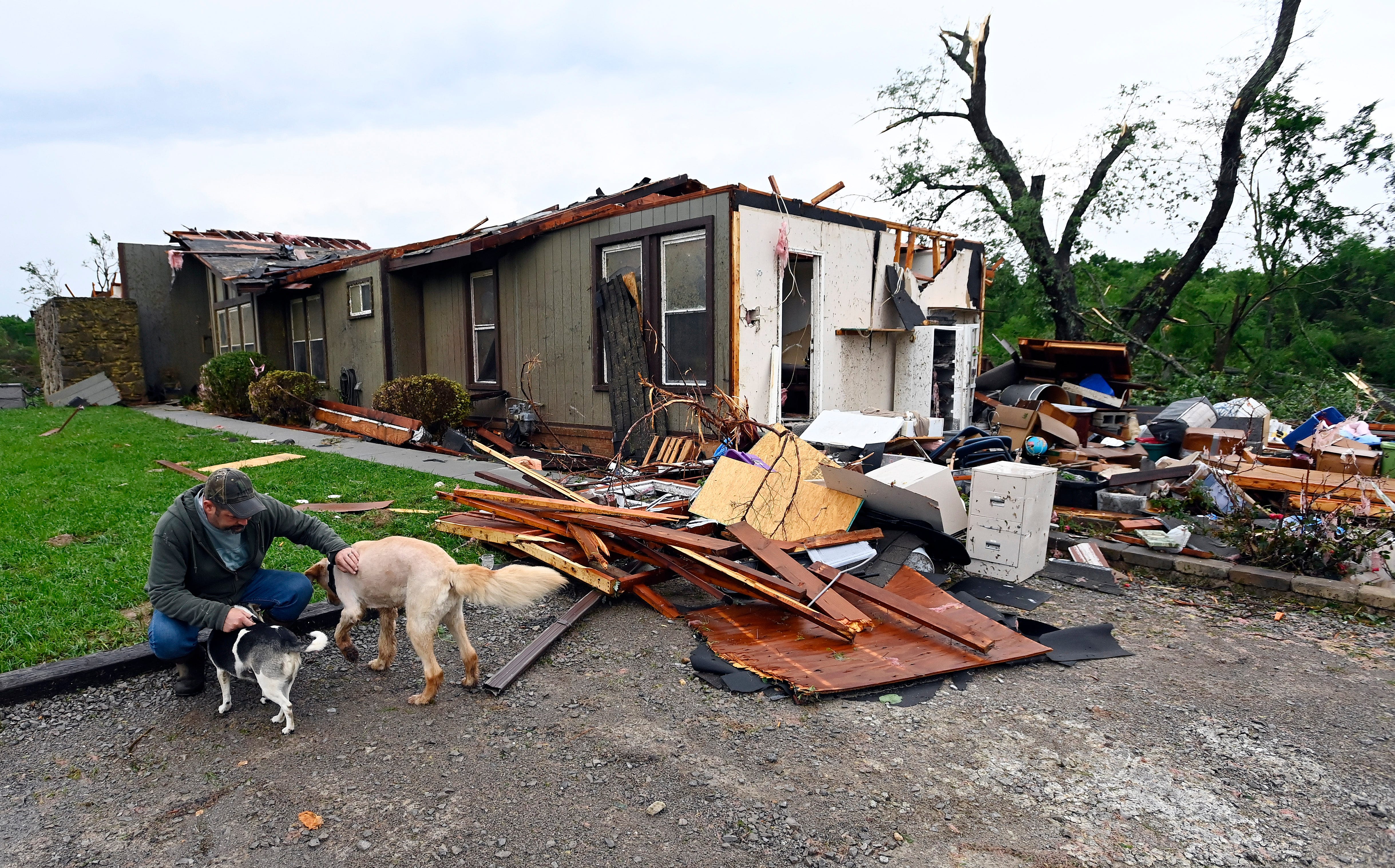 Deadly tornadoes again rampage through Tennessee: 'Lord please don’t let me die'