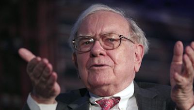 Warren Buffett had to work from his iPhone for days after lines went down at Berkshire Hathaway