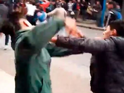 Video: batalla campal en pleno centro de Tucumán entre alumnos de dos escuelas