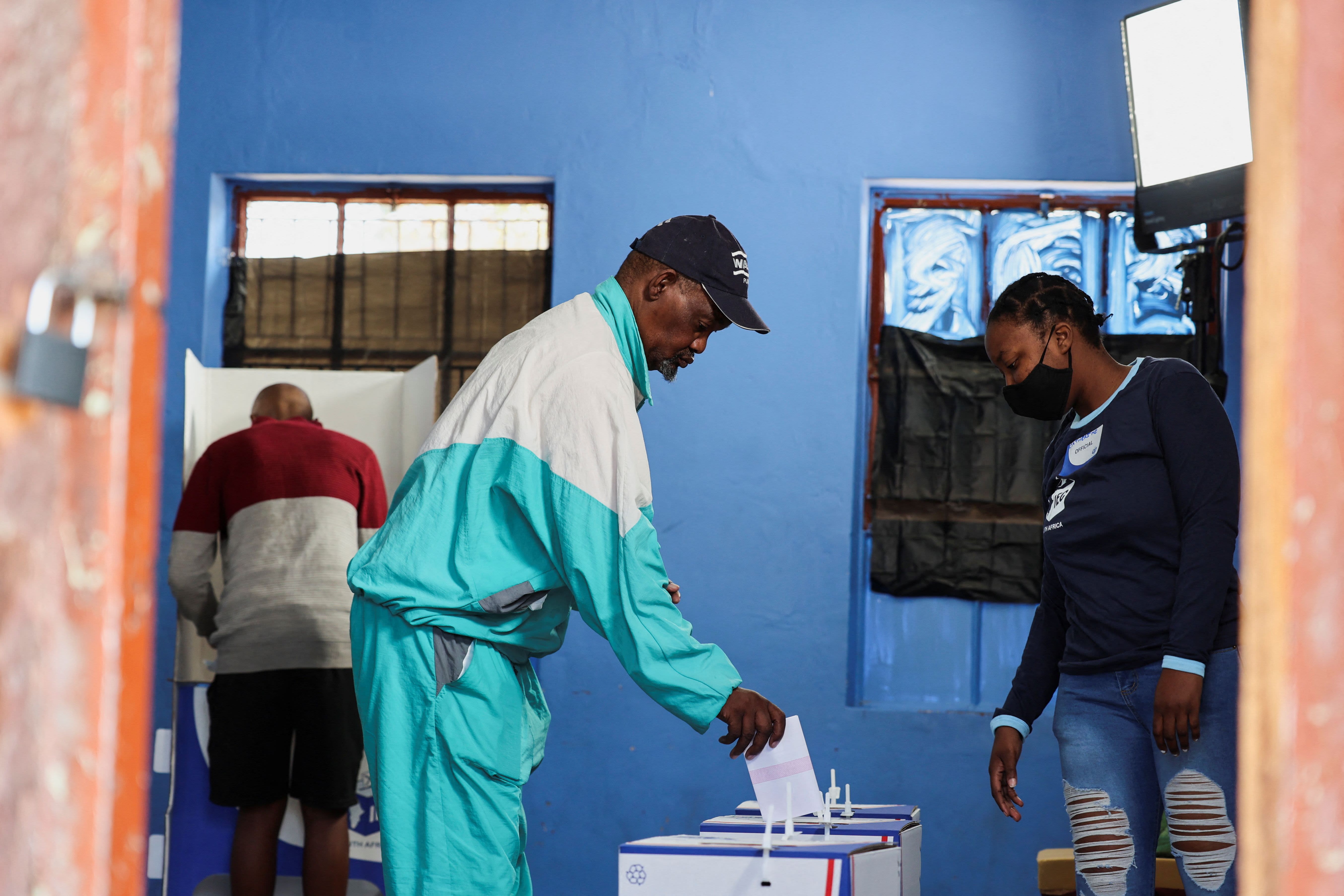 South Africa votes in landmark election that could see ANC lose majority