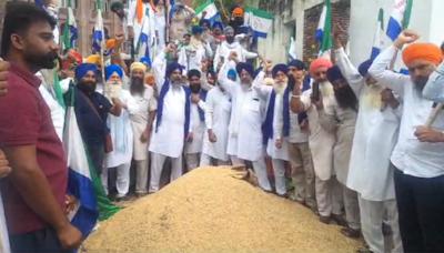 Basmati growers dump crop in front of Amritsar DC office, allege private firms are paying lesser rates than last year