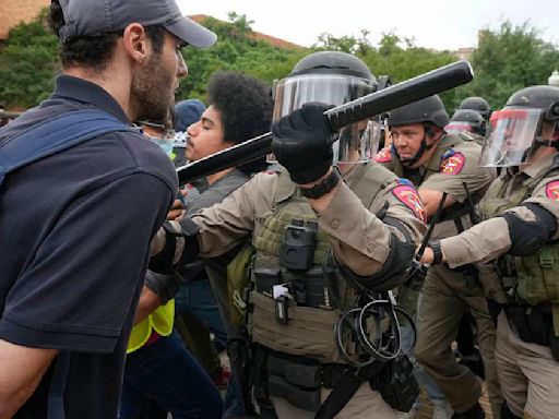 Texas Gov. Abbott’s use of troopers to quell campus protest draws praise and scrutiny