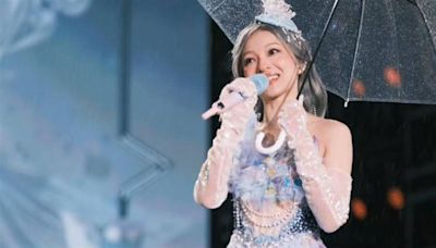 張韶涵演唱會遇暴雨「薄紗禮服」淋濕 唯美畫面曝光網震驚：效果拉滿