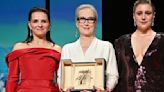 梅莉史翠普獲頒坎城影展榮譽金棕櫚，茱麗葉畢諾許盛讚：你是國際瑰寶，改變了我們看電影的方式 - TNL The News Lens 關鍵評論網