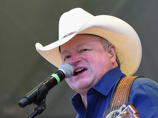 Mark Chesnutt has a 'new heart,' recovering from emergency surgery