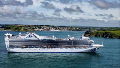 Thousands of American tourists take over Falmouth for cruise ship visit
