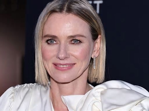 Naomi Watts aparece en un desfile con su hija trans Kai Schreiber, tan espectacular a sus 15 años que podría ser modelo