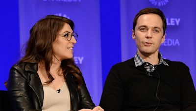 Primeras imágenes de Jim Parsons y Mayim Bialik juntos de nuevo en el final de El joven Sheldon