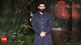 Aditya Roy Kapur dazzles as showstopper for Kunal Rawal as Arjun-Malaika cheer for him - Times of India