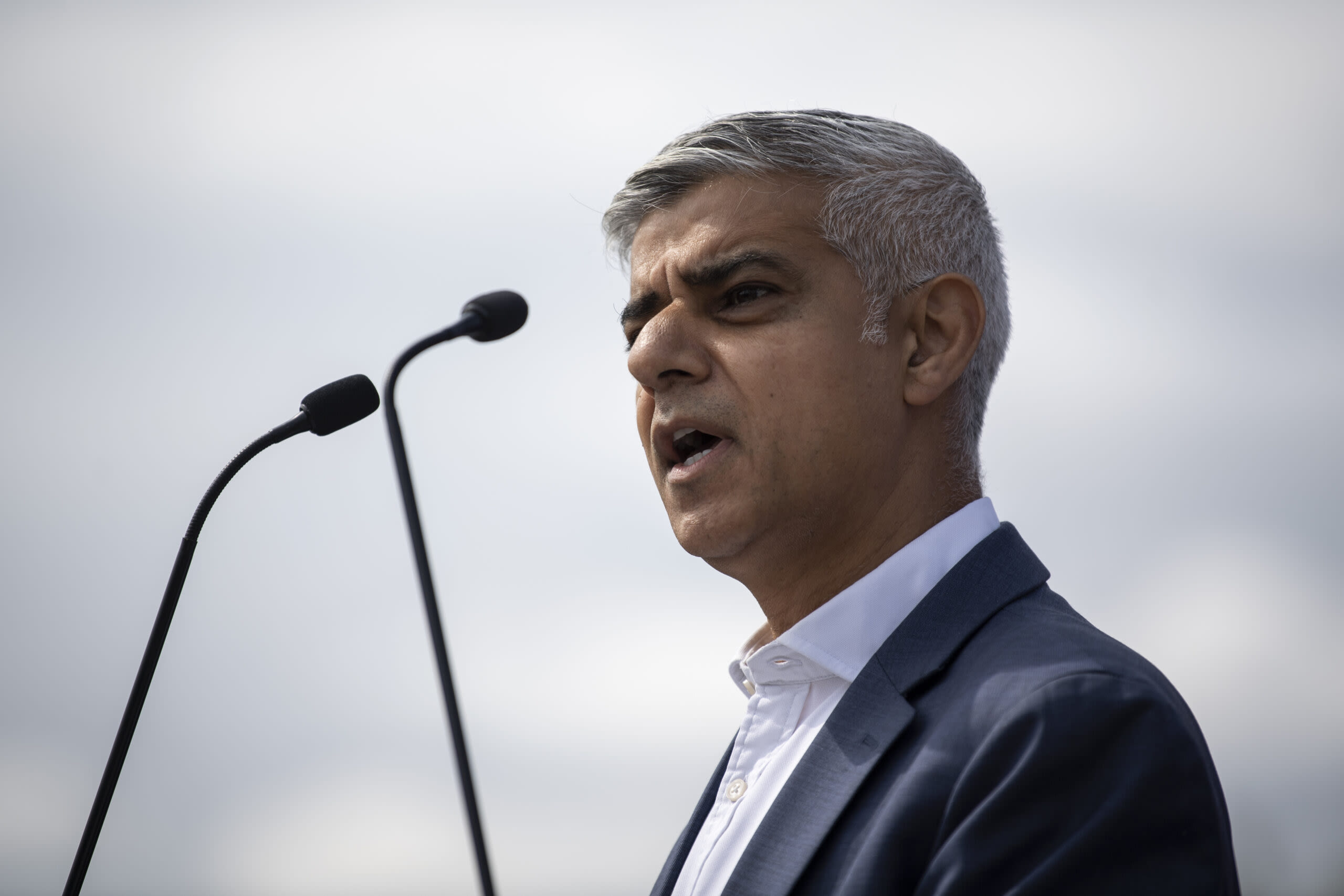 Mayor of London calls for Premier League teams to consider playing matches in the US