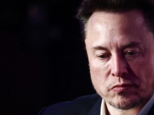 Elon Musk Fights Back As WhatsApp Denies Harvesting His Data Every Night