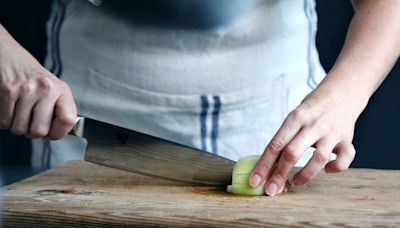 Empleo doméstico: ¿cuánto cobran los cocineros y el personal para tareas específicas en agosto 2024?
