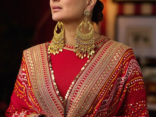 A look at Kareena Kapoor Khan desi fits to celebrate 25th anniversary in the film industry