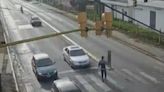 Impactante video: un hombre apuñaló a un nene de 11 años que pedía dinero en un semáforo en Córdoba