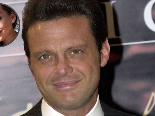 Desde la cama, la ex de Luis Miguel se llevó todas las miradas en traje de baño con cadenas