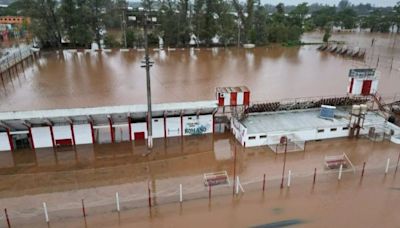 Como en Brasil, las inundaciones taparon una cancha en Entre Ríos