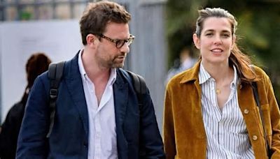 Carlota Casiraghi confirma su relación con Nicolas Mathieu con un look con vaqueros y chaqueta de ante a juego