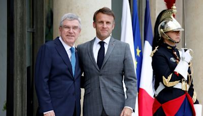 Macron revient sur le devant de la scène pour les JO