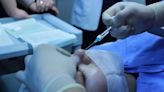 Una mujer ha sido condenada por inyectar silicona en vez de ácido hialurónico a 37 mujeres en Gran Canaria