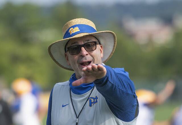 Pat Narduzzi gives reporters up-close look at passing drill during 5th day of Pitt practice