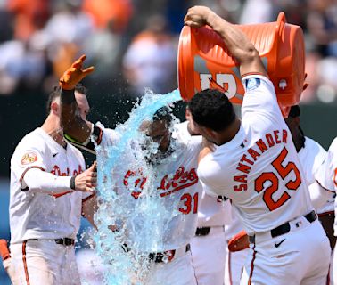 Yankees, Orioles both score 3 in the ninth. After all that chaos, Baltimore leads the division by 1