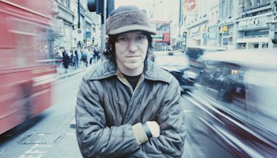 Elliott Smith’s XO Deluxe Edition Available on Vinyl for First Time