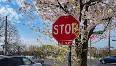 ‘Cars don’t stop’: Staten Islanders sound off on treacherous intersection near West Shore Expressway