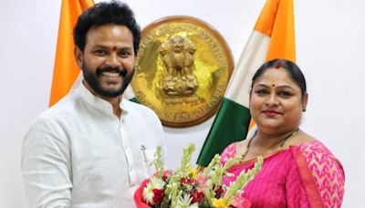 Union Minister requests Karnam Malleswari to set up academy in Srikakulam