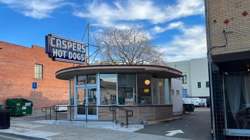 Caspers Hot Dogs to close East Bay location after 8 decades