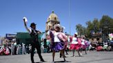 Más de dos centenares de bailarines conmemoran el Día de la Cueca en Bolivia