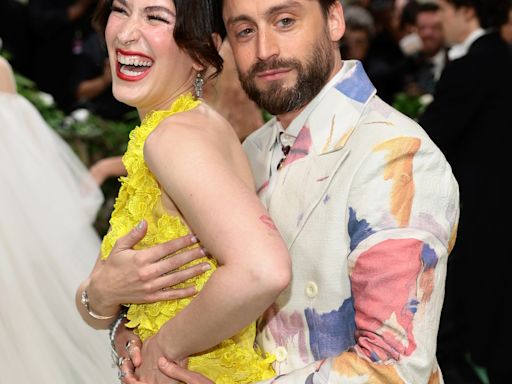 Kieran Culkin's Handsy PDA With Wife Jazz Charton at 2024 Met Gala Is Ludicrously Delightful - E! Online